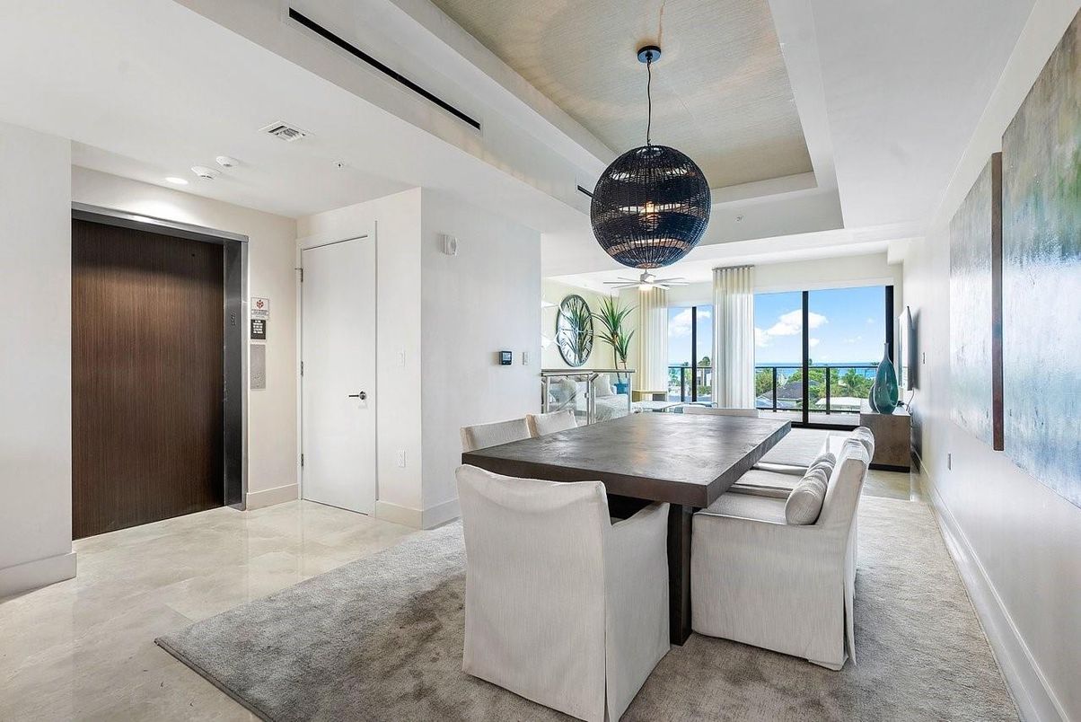 Dining room, Elevator, Interior, Pendant Lights, Water