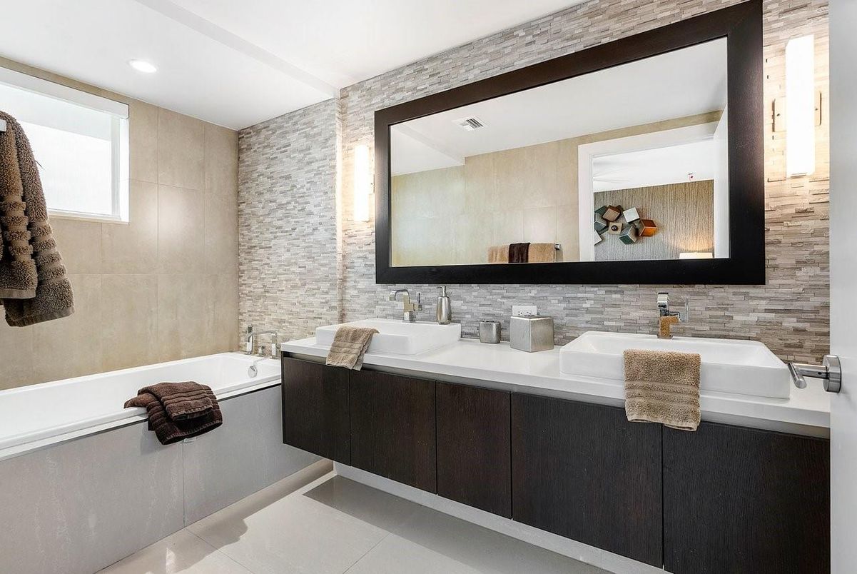Bathroom, Dual Sink Vanities, Interior, Recessed Lighting