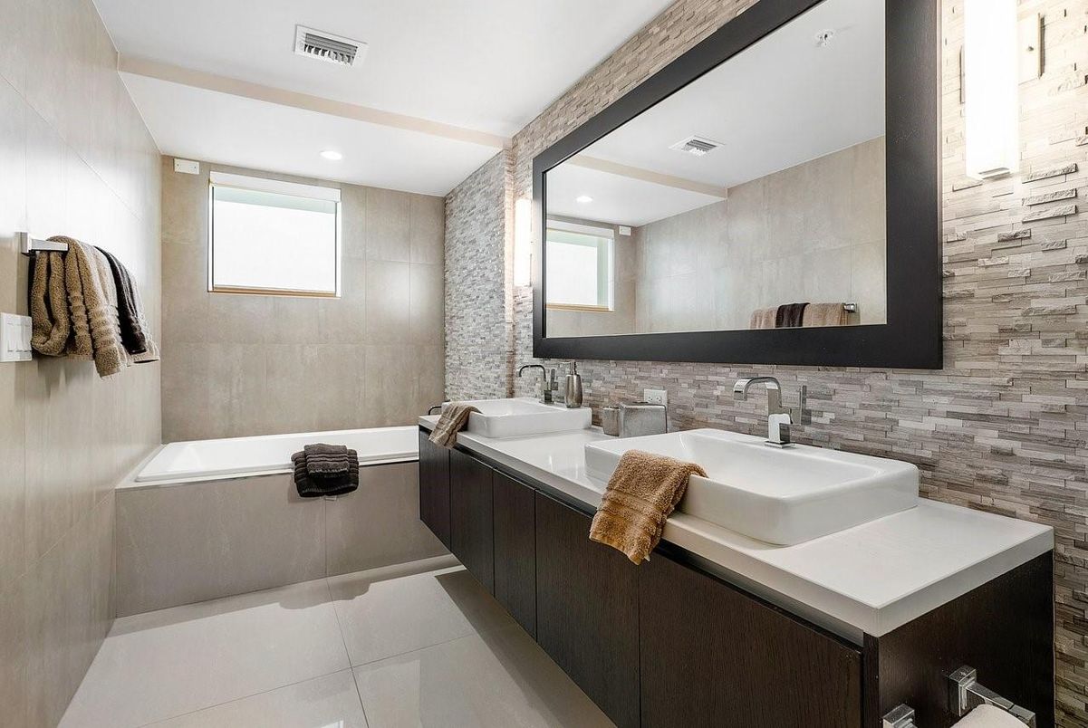 Bathroom, Interior, Recessed Lighting