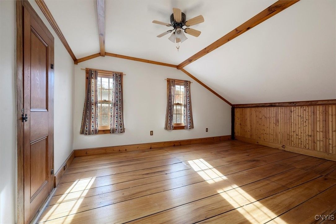 Empty room, Interior, Wooden Beams, Wood Texture Flooring