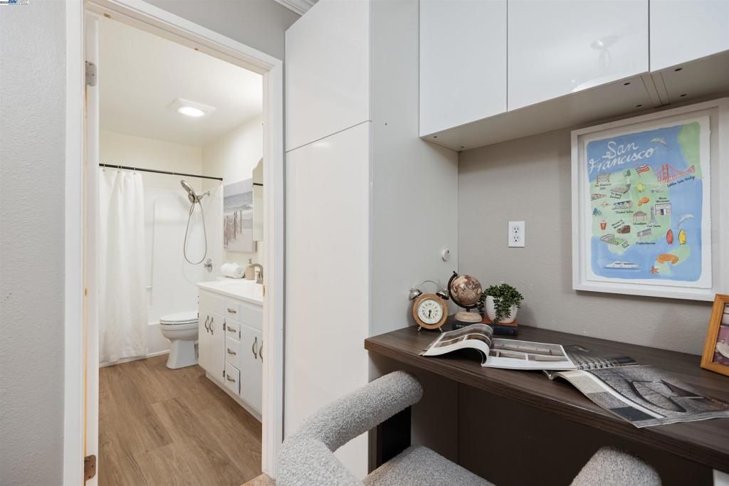 Bathroom, Home Office, Interior, Recessed Lighting, Wood Texture Flooring