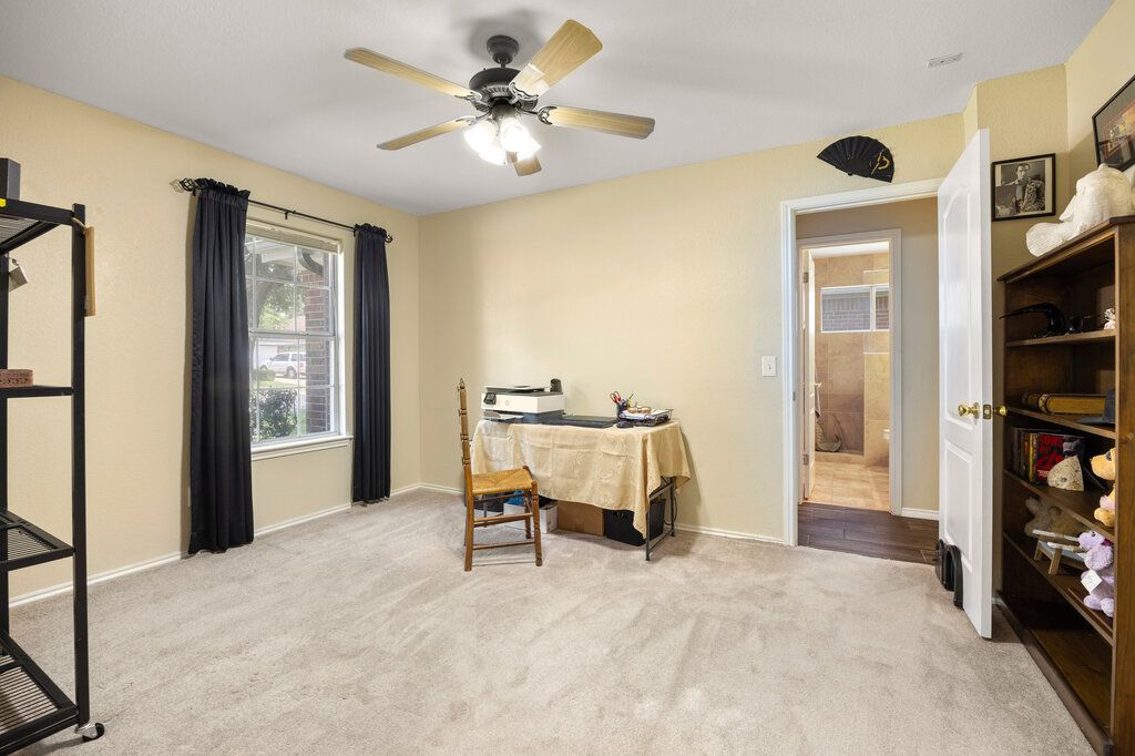 Home Office, Interior