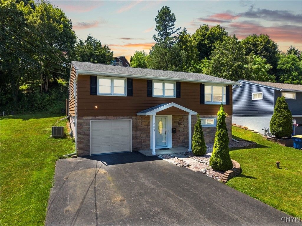 Attached, Exterior, Facade, Raised Ranch