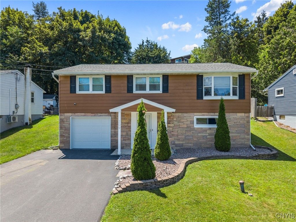 Attached, Exterior, Facade, Raised Ranch