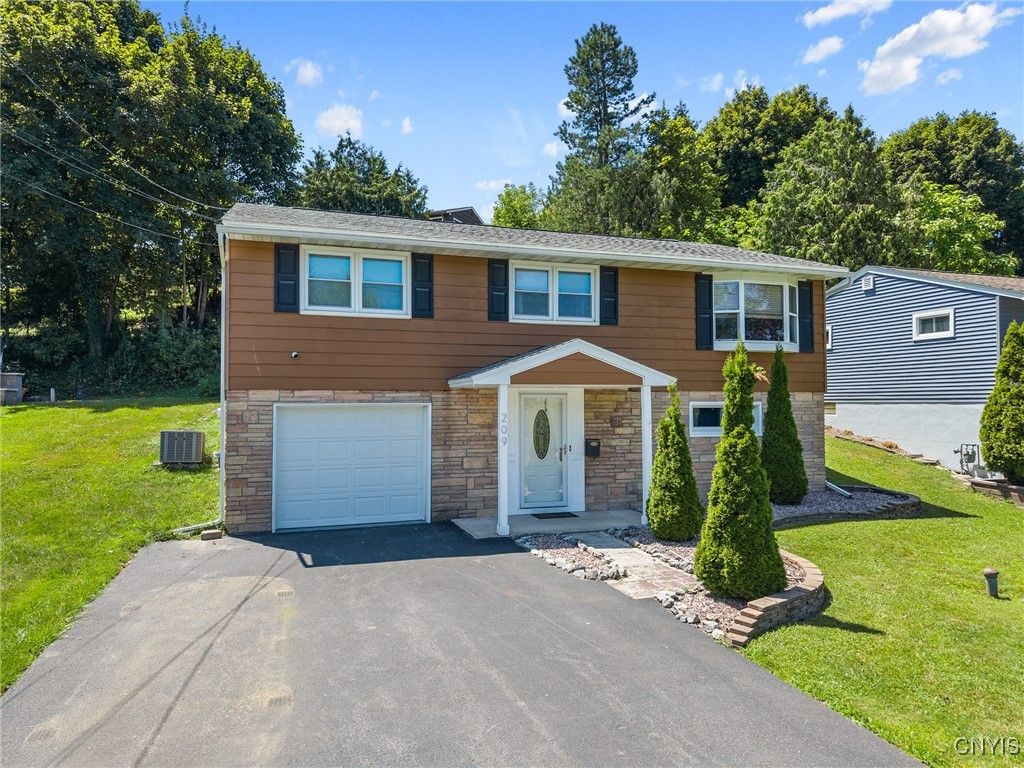 Attached, Exterior, Facade, Raised Ranch