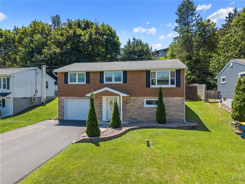 Attached, Exterior, Facade, Raised Ranch