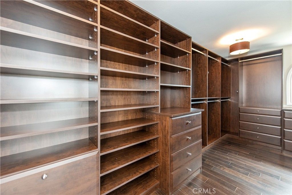 Interior, Walk-in Closets, Wood Texture Flooring