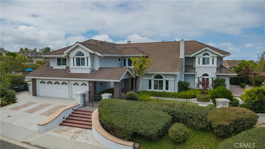 Attached, Exterior, Facade, Mediterranean