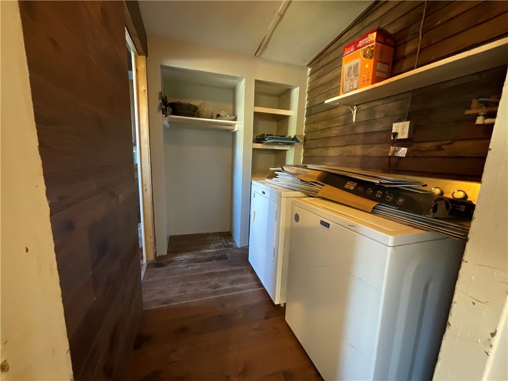 Interior, Washer, Wood Texture Flooring