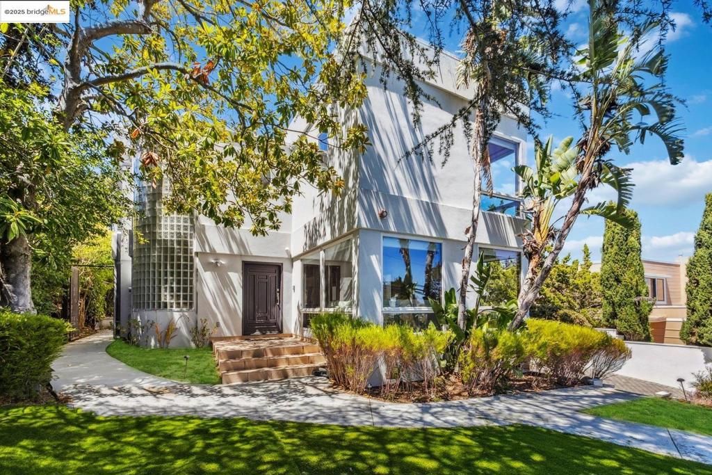 Backyard, Exterior, Facade, Tudor Revival