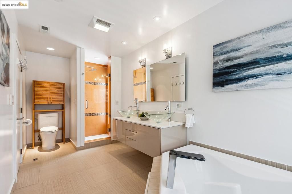 Bathroom, Dual Sink Vanities, Interior, Recessed Lighting