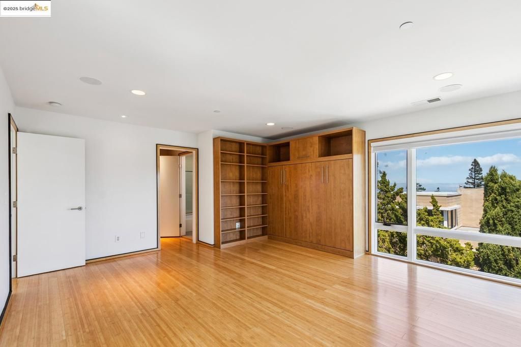 Empty room, Interior, Recessed Lighting, Water, Wood Texture Flooring
