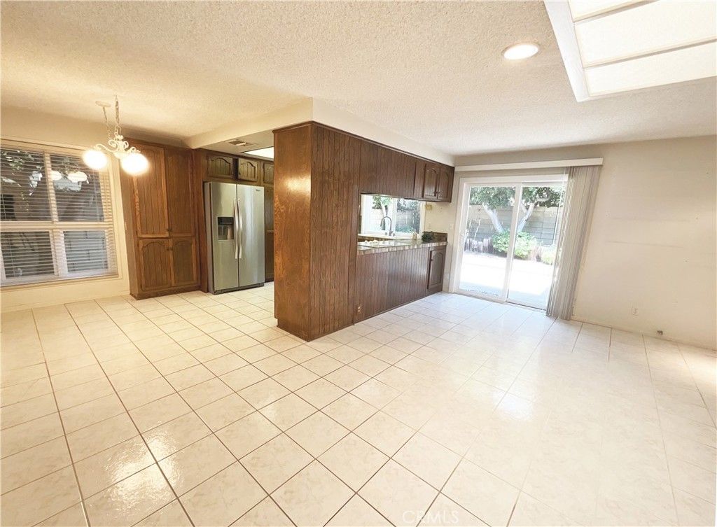 Chandelier, Empty room, Interior, Recessed Lighting