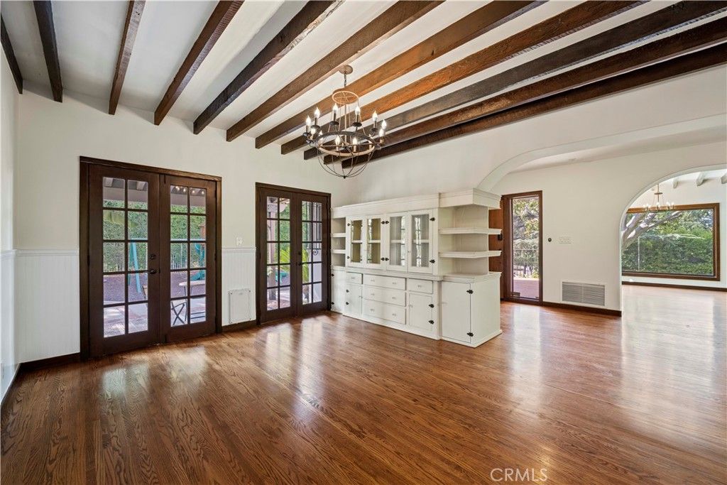 Chandelier, Empty room, Interior, Wooden Beams, Wood Texture Flooring