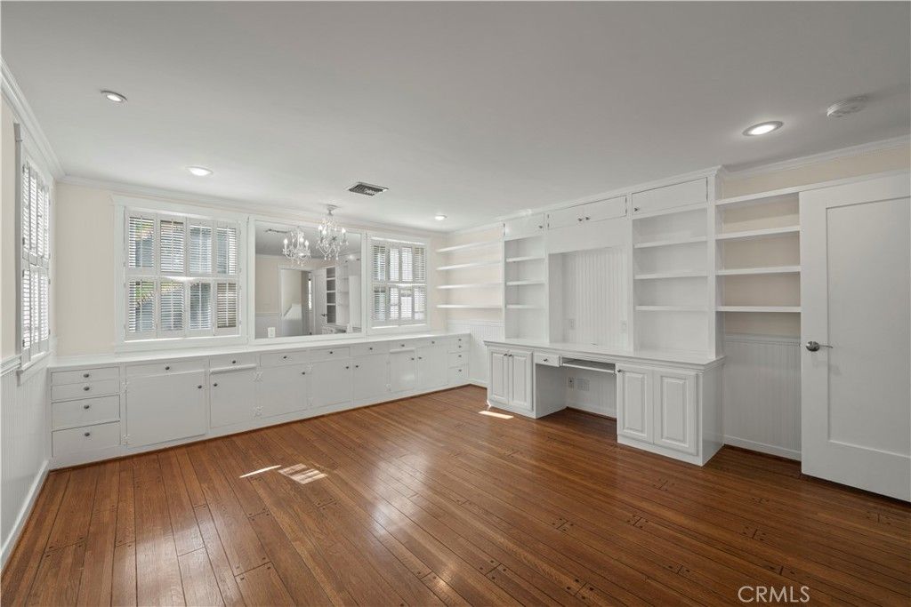 Chandelier, Interior, Recessed Lighting, Wood Texture Flooring