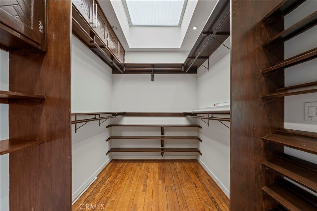 Interior, Walk-in Closets, Wood Texture Flooring