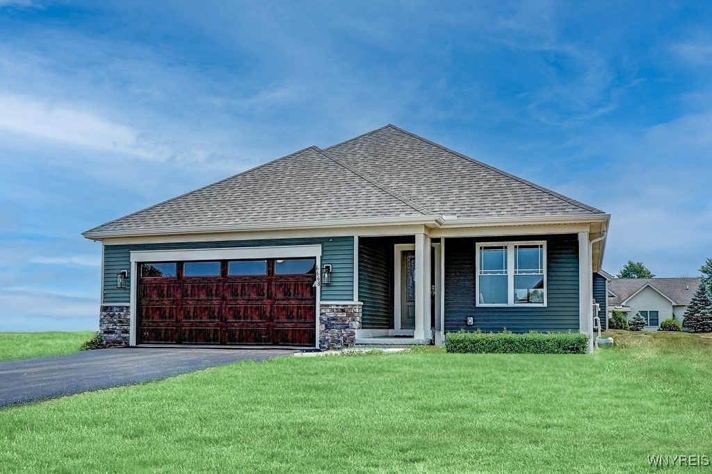 Attached, Exterior, Facade, Cape Cod