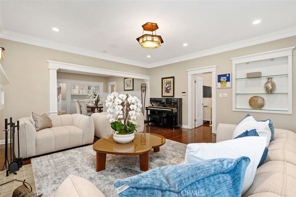 Dining room, Interior, Living room, Piano, Recessed Lighting, Wood Texture Flooring