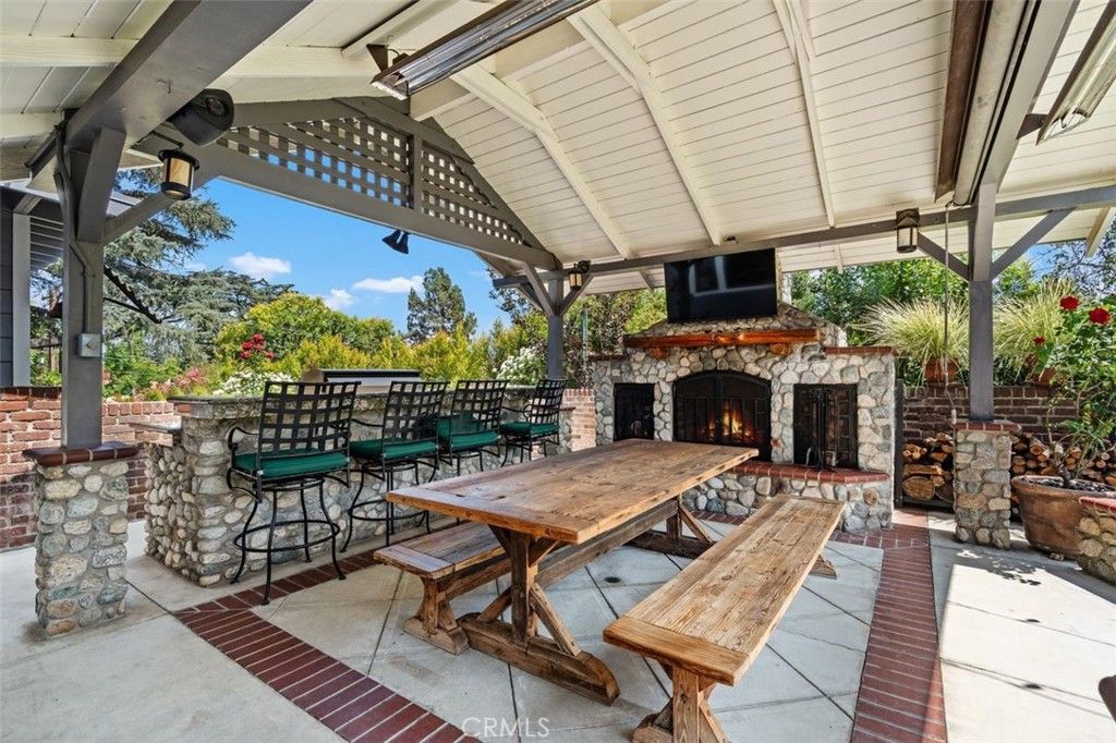 Exterior, Fireplace