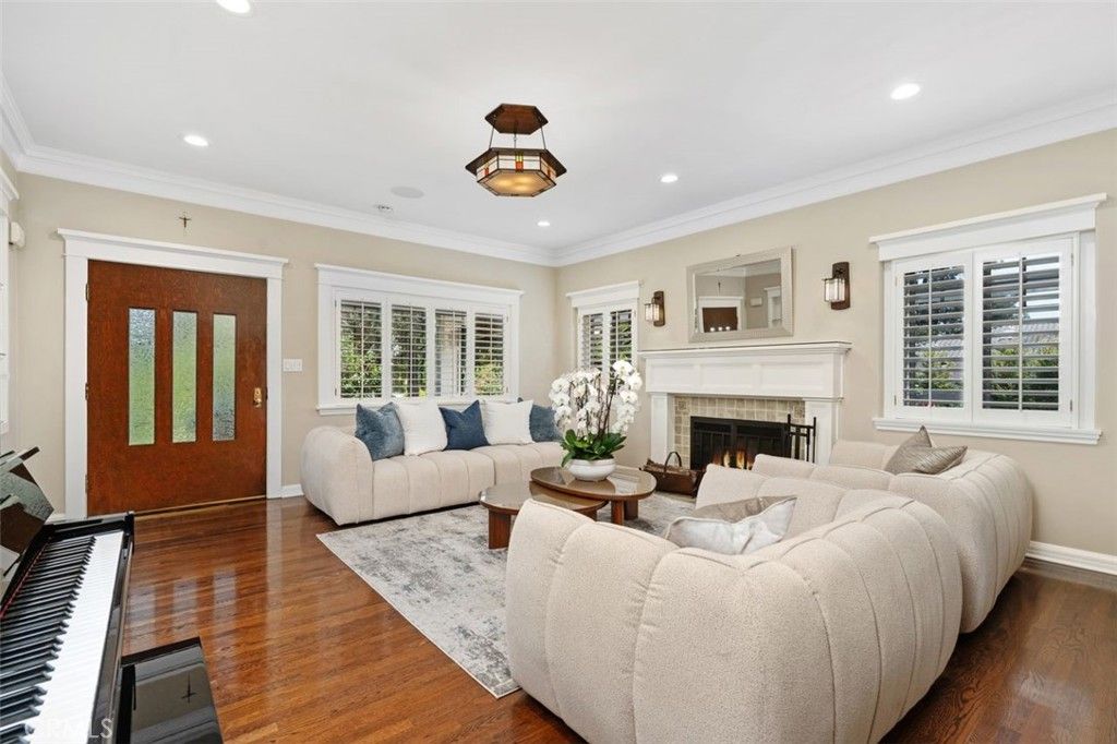 Fireplace, Interior, Living room, Piano, Recessed Lighting, Wood Texture Flooring