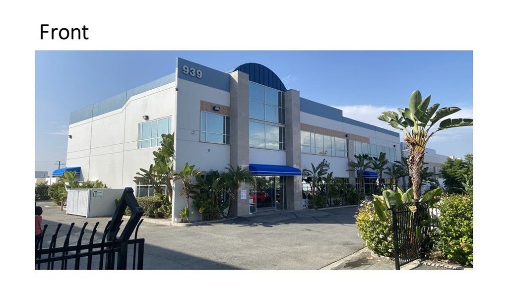 Exterior, Facade, Modern