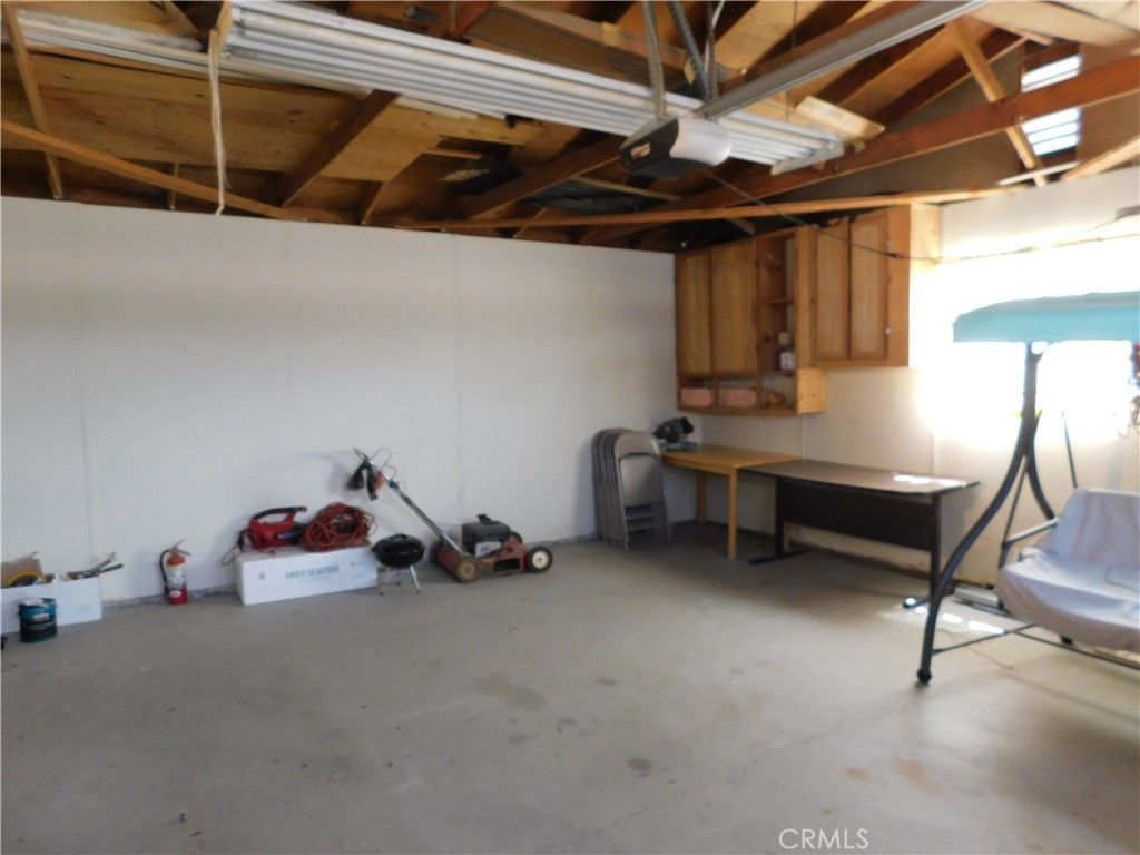 Garage, Interior, Wooden Beams