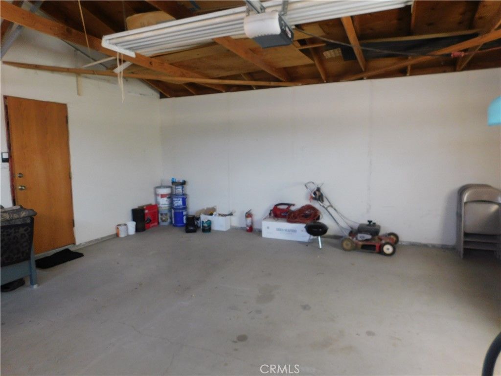 Garage, Interior, Wooden Beams