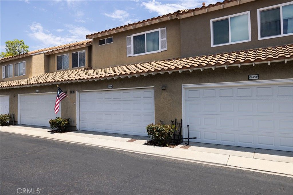 Attached, Exterior, Facade, Mediterranean