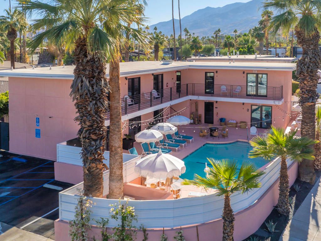 Exterior, Pool