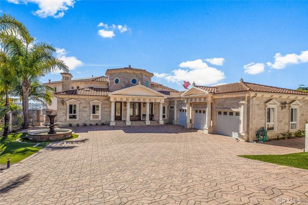 Attached, Exterior, Facade, Mediterranean
