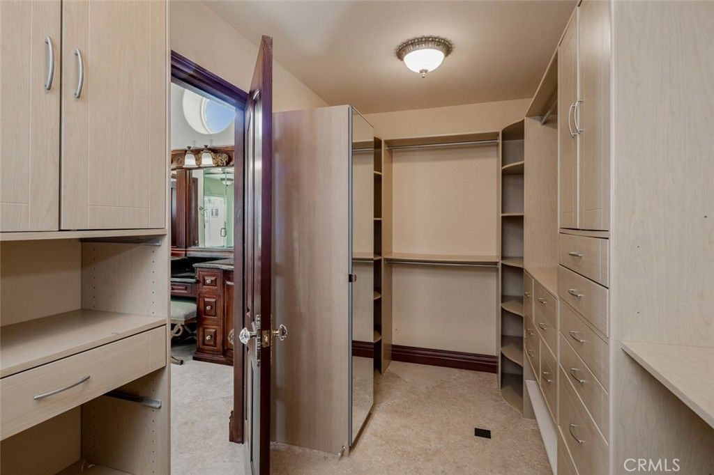 Interior, Walk-in Closets