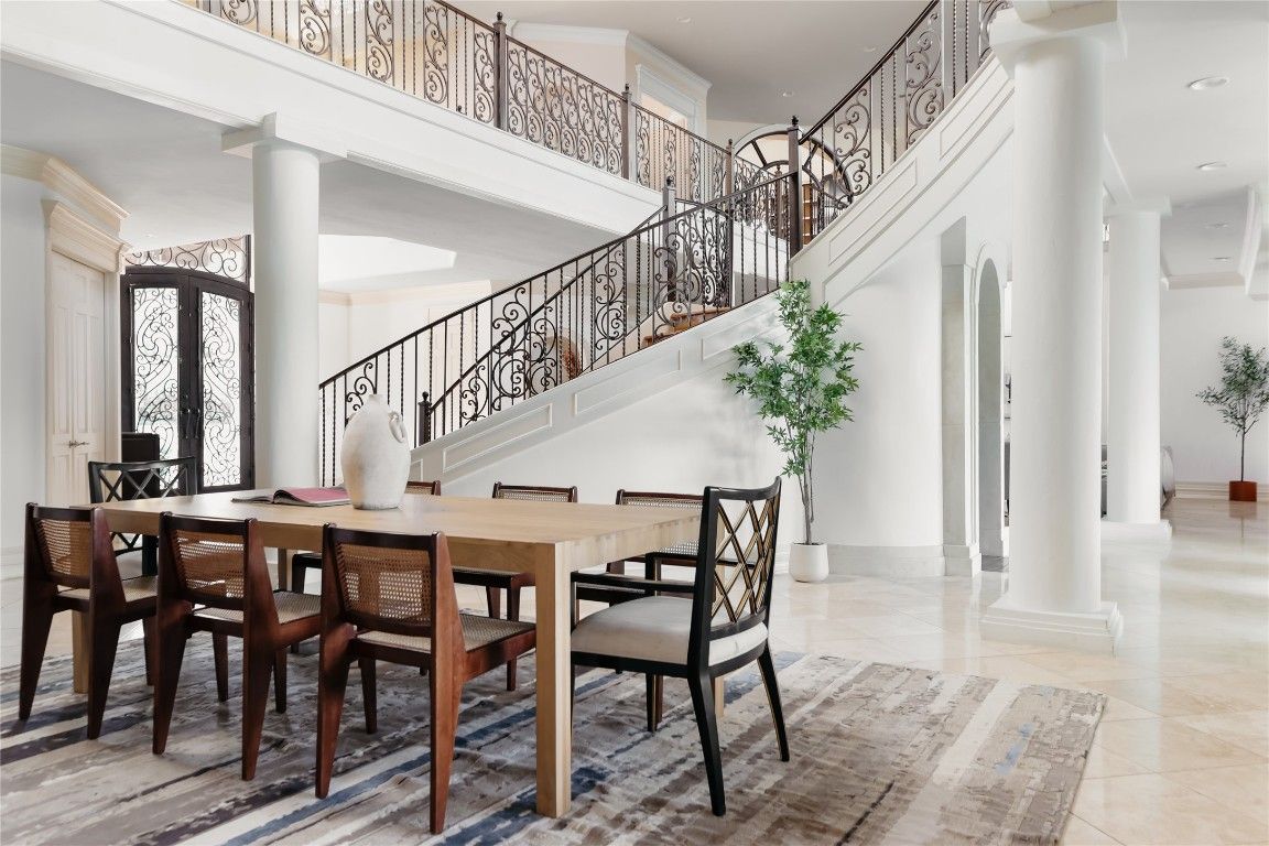 Dining room, Interior, Recessed Lighting