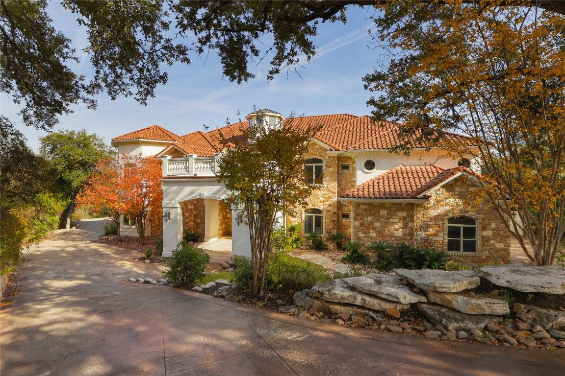 Exterior, Facade, Mediterranean