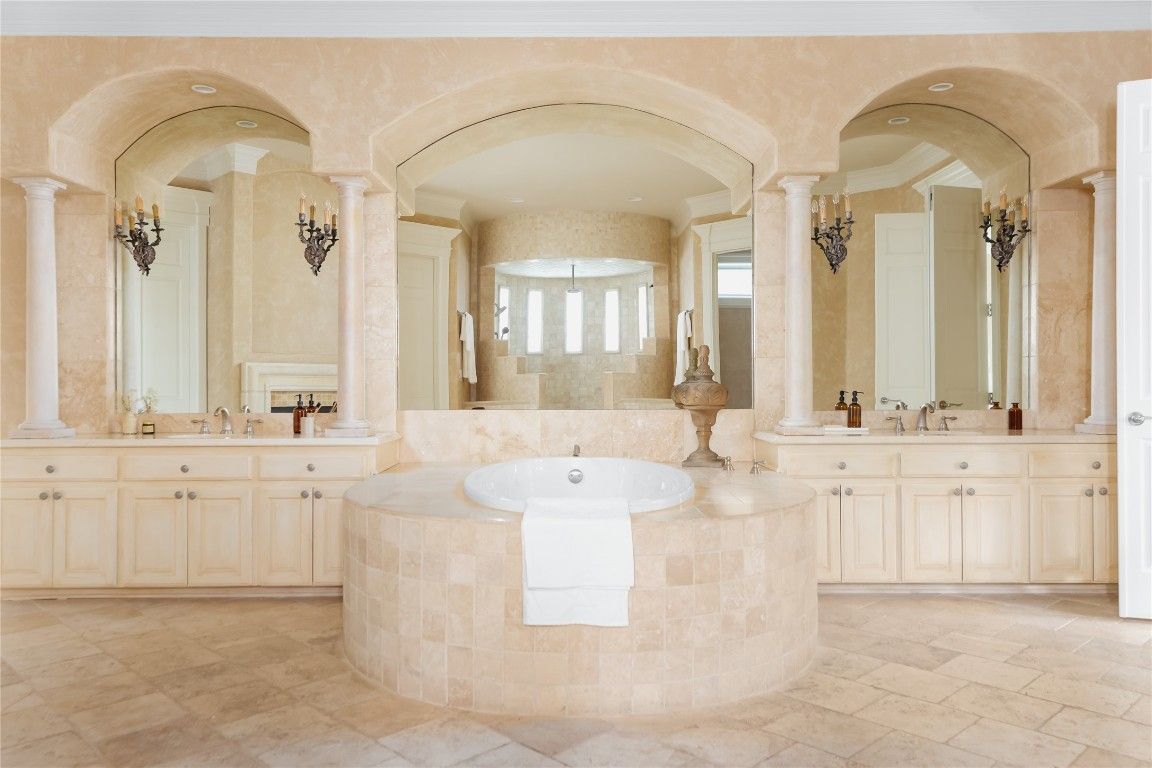 Bathroom, Dual Sink Vanities, Interior, Recessed Lighting