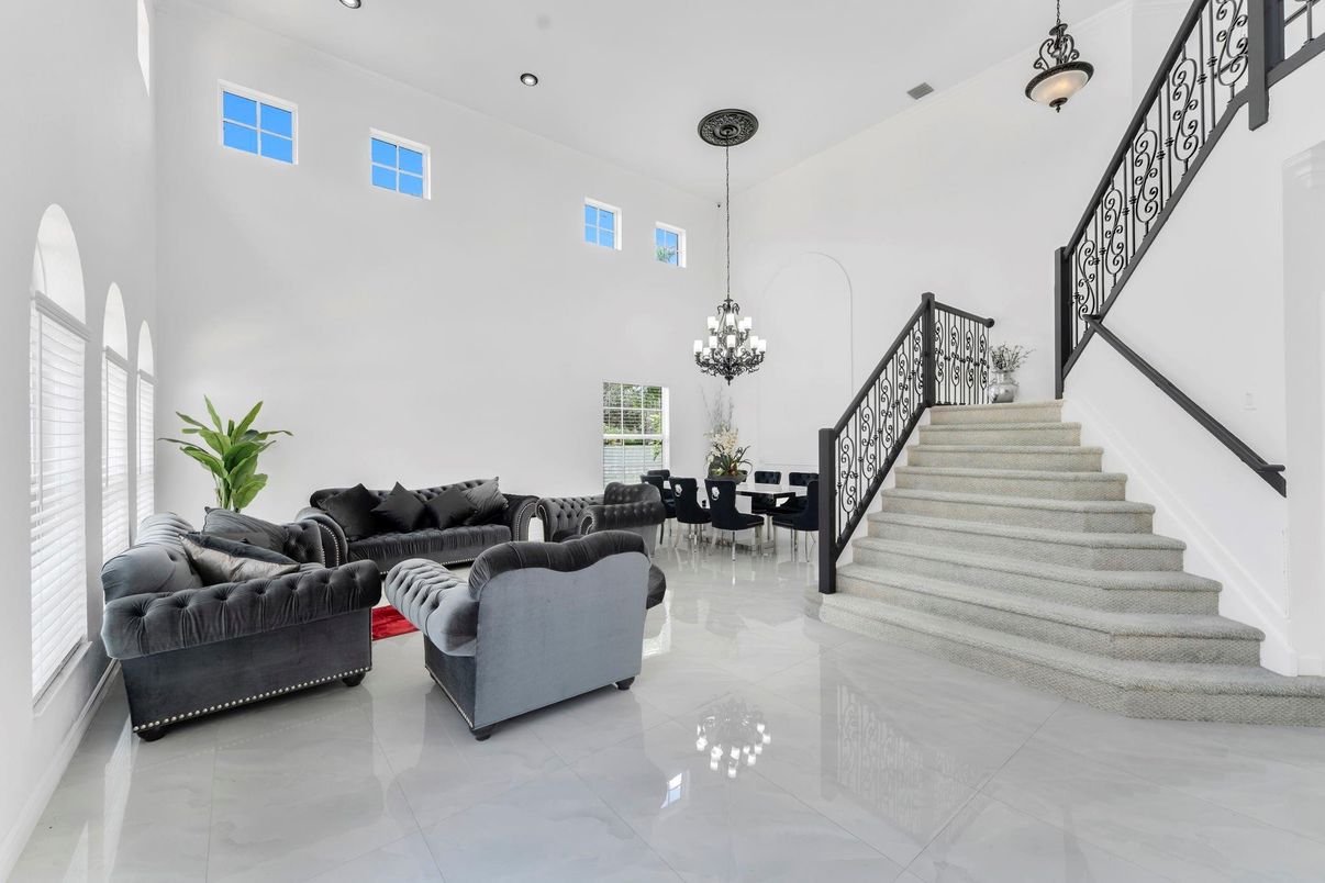 Chandelier, Dining room, Interior, Living room, Pendant Lights, Recessed Lighting