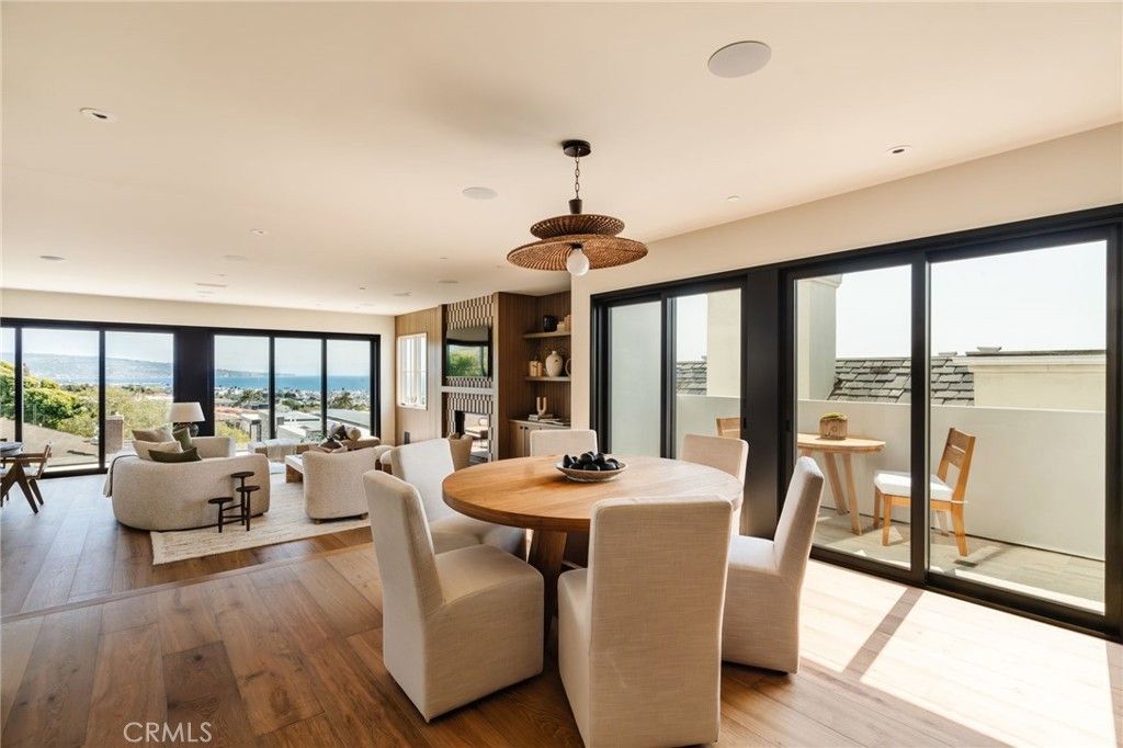 Dining room, Interior, Living room, Pendant Lights, Recessed Lighting, Water, Wood Texture Flooring