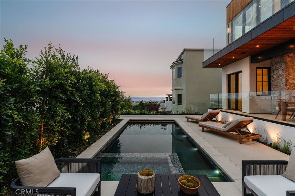 Exterior, Pool, Water