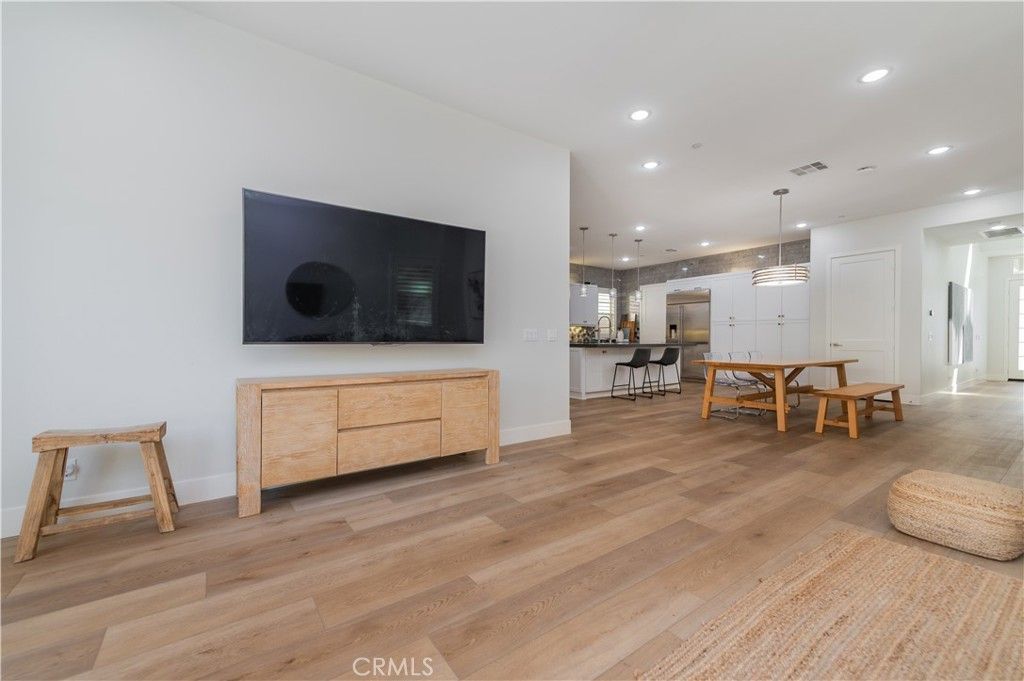 Dining room, Interior, Kitchen, Pendant Lights, Recessed Lighting, Wood Texture Flooring