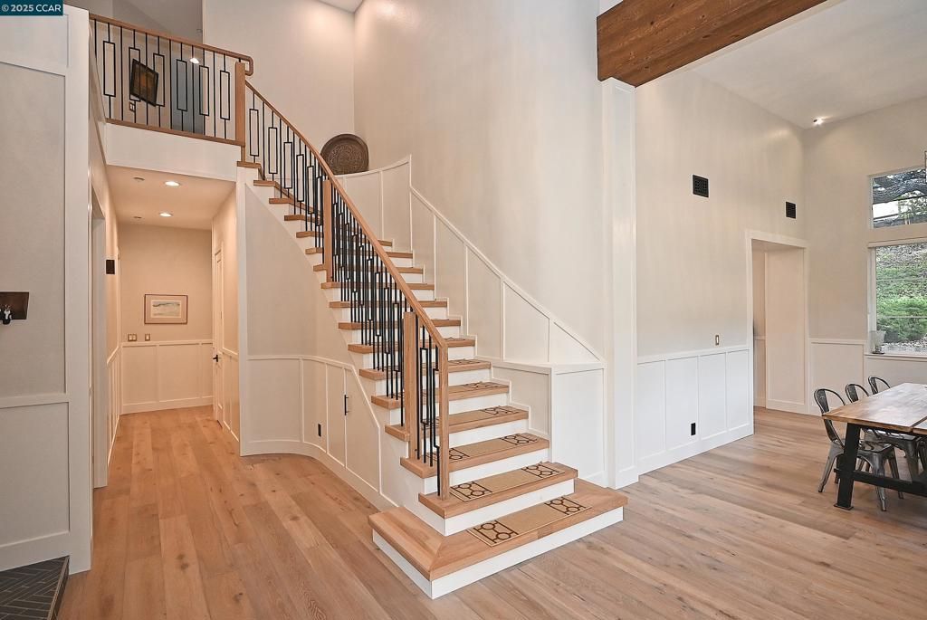 Interior, Recessed Lighting, Wood Texture Flooring