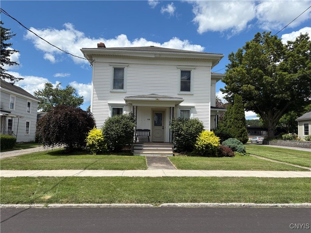 Exterior, Facade, American Foursquare