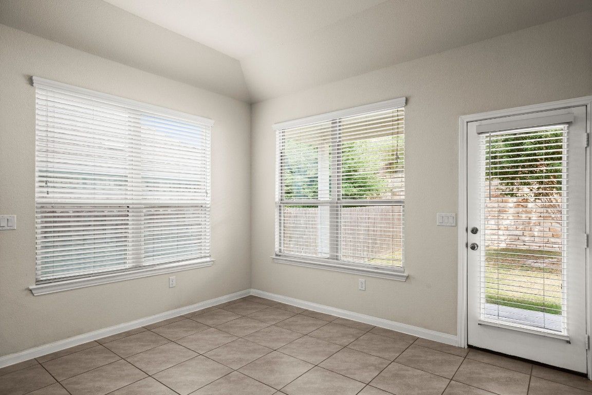 Empty room, Interior