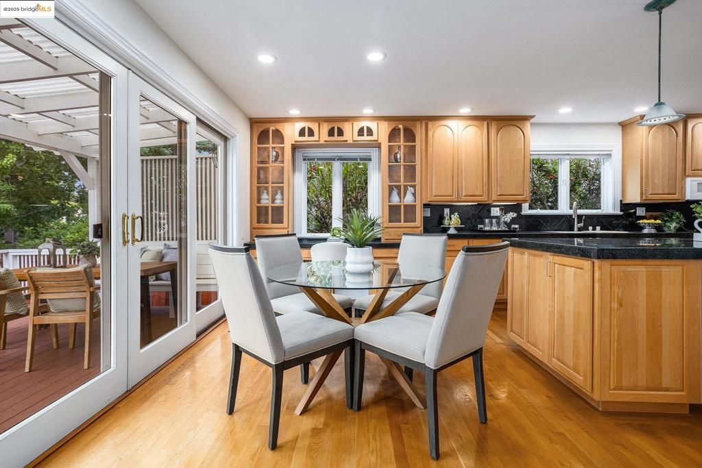 Dining room, Interior, Kitchen, Pendant Lights, Recessed Lighting, Wood Texture Flooring