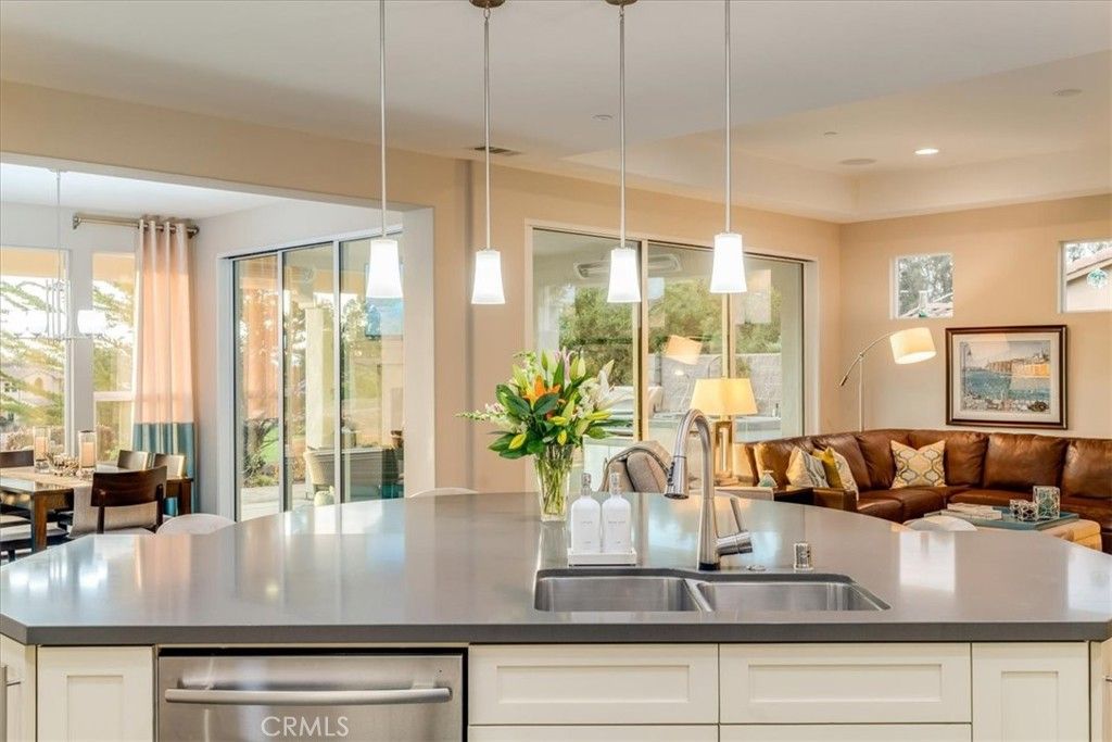 Interior, Kitchen, Living room, Pendant Lights, Recessed Lighting, Stainless Steel Appliances