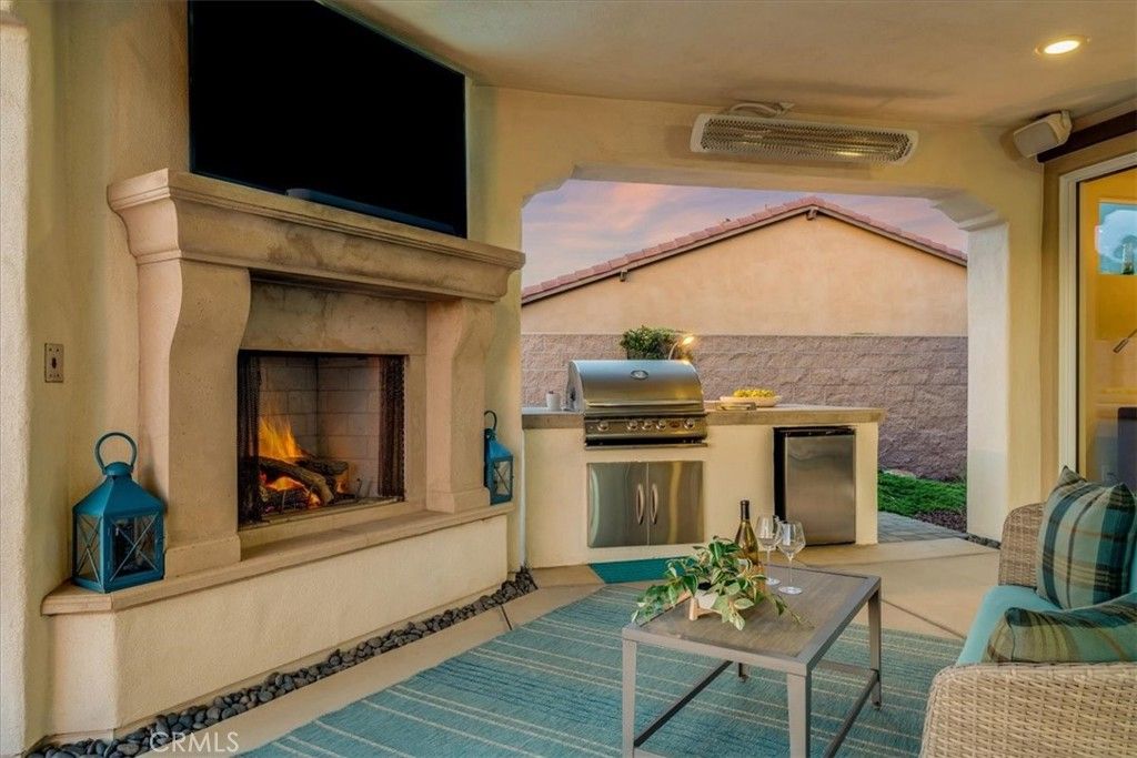 Exterior, Fireplace