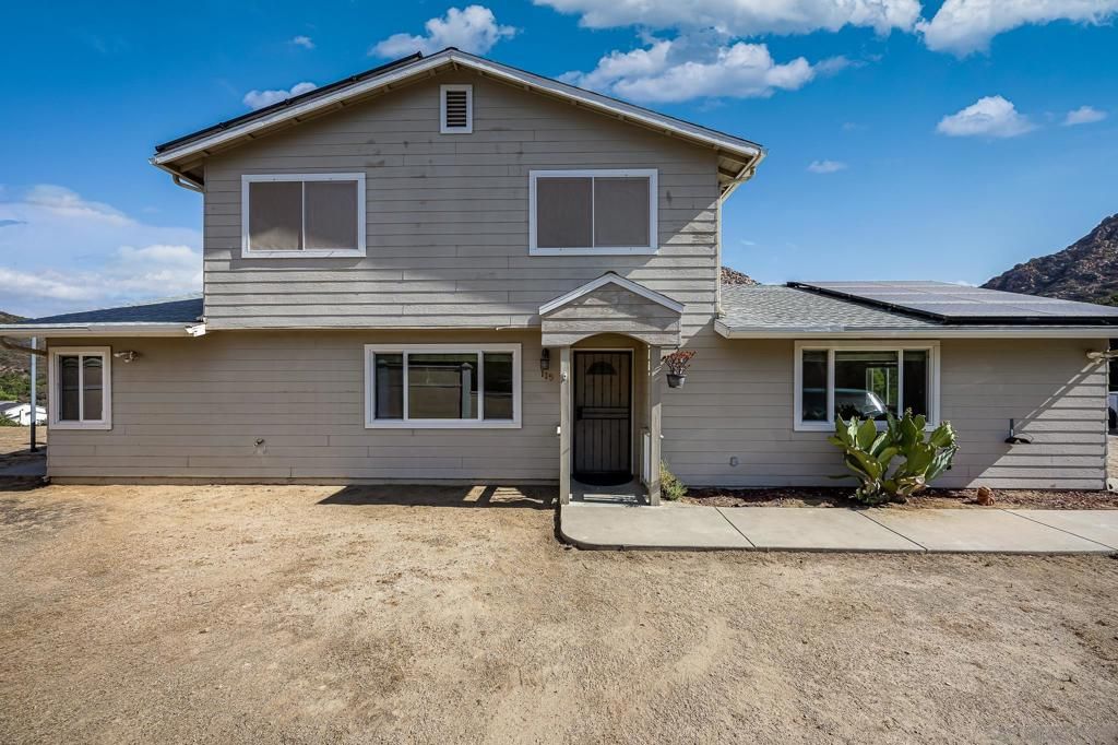 Exterior, Facade, Solar Panels, American Craftsman