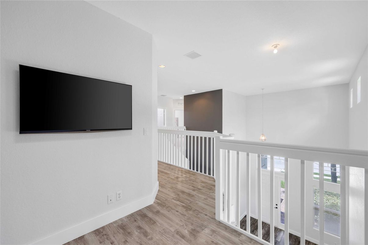 Interior, Pendant Lights, Recessed Lighting, Wood Texture Flooring