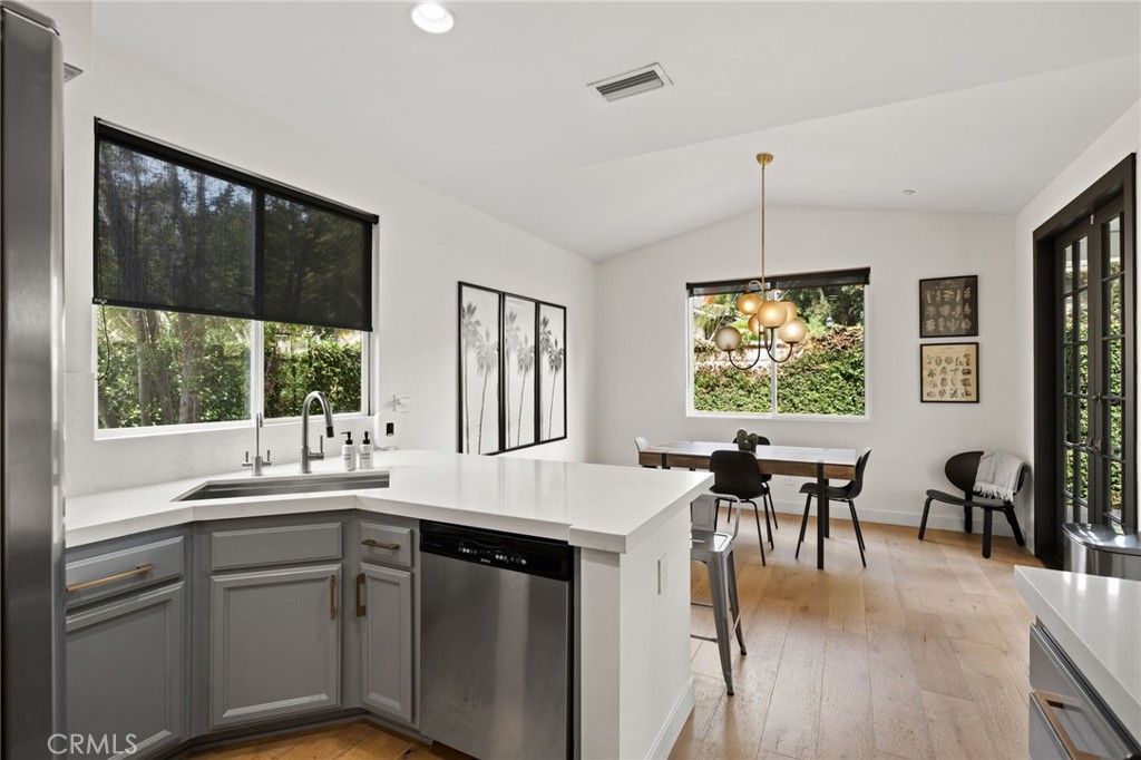 Dining room, Interior, Kitchen, Pendant Lights, Recessed Lighting, Wood Texture Flooring