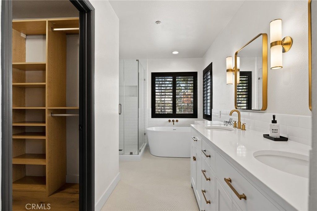 Bathroom, Dual Sink Vanities, Free Standing Baths, Interior, Recessed Lighting