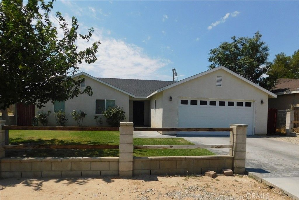Attached, Exterior, Facade, Ranch