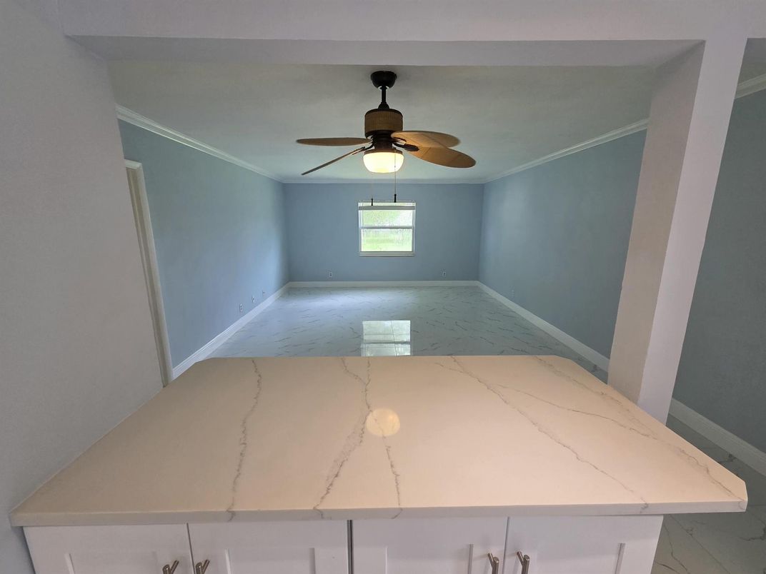Empty room, Interior